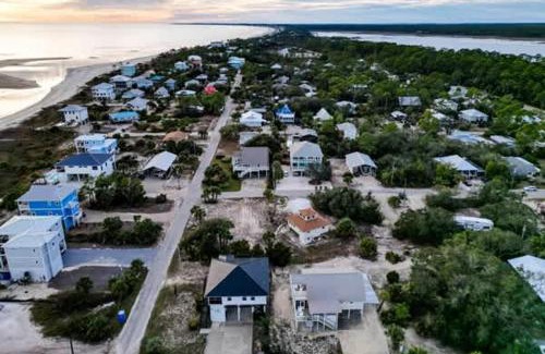 Indian Pass House | IP Beach House-Indian Pass Family Vacation home -Sleeps 8 Elevator- Pet Friendly-Ice Machine - Southern Coast Vacation Properties