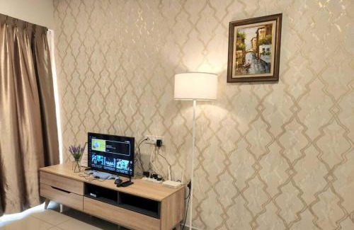 Taman Jubilee Apartment | IPOH CITY CENTRE Majestic Homestay Pool View 3 mins Walking to Famous Food Places & 15mins to Old Town Ipoh by Happy Homestay