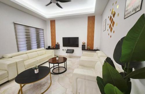 Ipoh House | Ipoh town7br5bath 25 pax pool table mahjong karaok