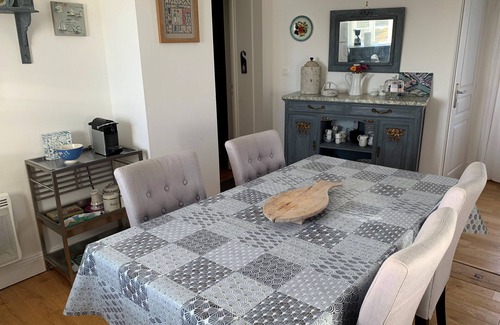 Chaillevette Apartment | IR4, Guest apartment 4 people in old mill, pool, near Royan