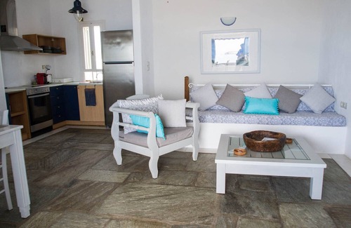 Nea Cryssi Akti House | Irene's View Villa one · House with swimming pool near Pounda