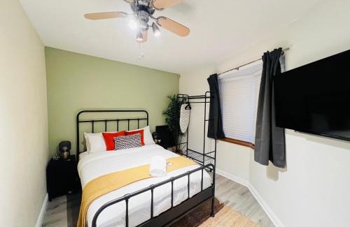 Grangetown House | Irene Suite - Cozy 2BR Bungalow with Parking & WIFI