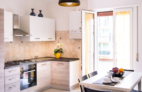Garda House | IRIS apartment - 200 meters from the lake and from the town center