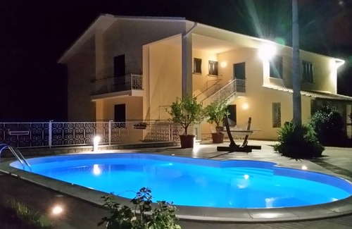 Viterbo House | Iris - Holiday Home with Pool - Wi Fi - Air Conditioning