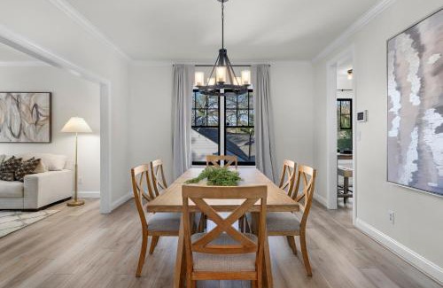 Glen Iris Villa | Iris Manor Luxury Modern Stay Near UAB