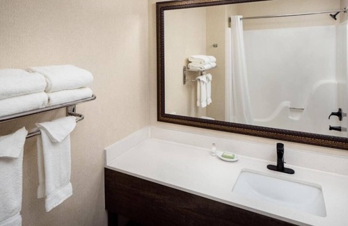 Galena Hotel | Irish Cottage Inn | 1 Unit | Galena Hwy 20 Access