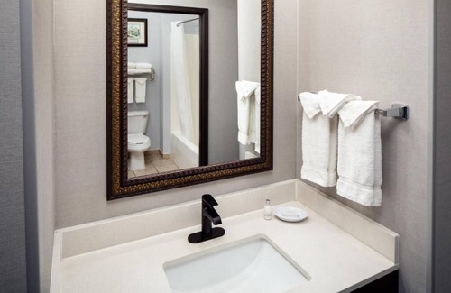 Galena Hotel | Irish Cottage Inn | 1 Unit | Galena Hwy 20 Access