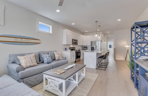 Wilmington Beach House | Irish Goodbye - Rooftop Access with Outdoor Bar, 10 Minute Walk to Beach Access