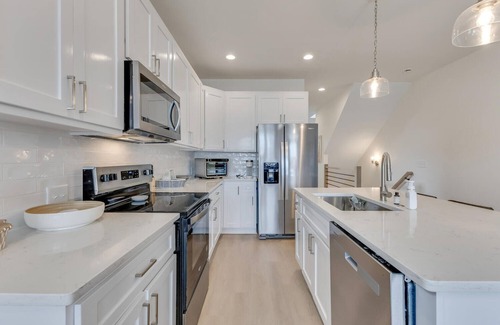 Wilmington Beach House | Irish Goodbye - Rooftop Access with Outdoor Bar, 10 Minute Walk to Beach Access