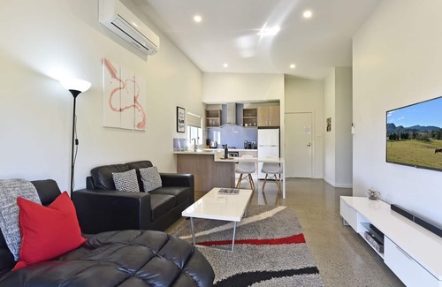 Pokolbin Villa | Ironbark Hill Villa 4