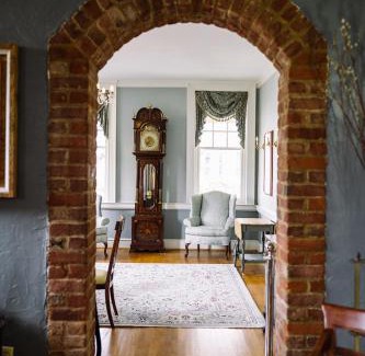 Fredericksburg Bed & Breakfast | Ironclad Inn and Bourbon Room