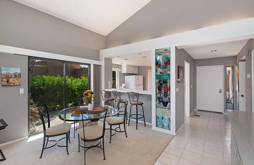 Palm Desert Condo | Ironwood CC golfers paradise!