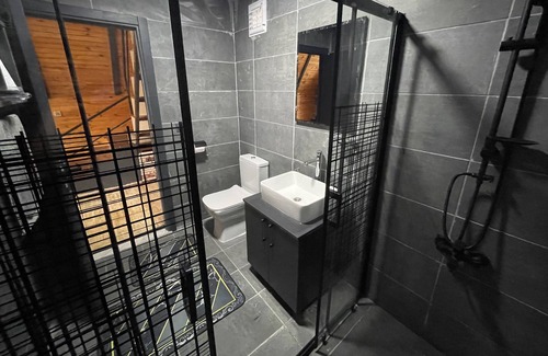 Sapanca House | Isıtmalı havuzu şömine başında jakuzi ile tatilin keyfini çıkarmak isteyenlere