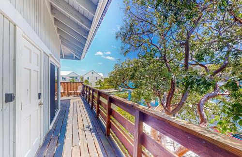 Marathon House | Isla Bella Villa