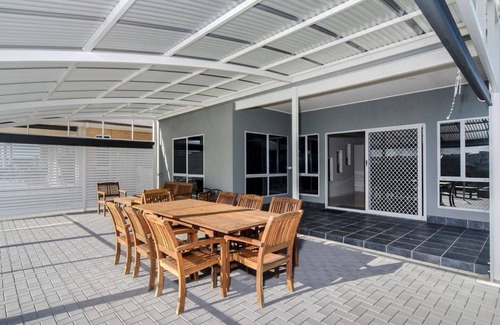 Nangkita House | Isla Bonita - Pet Friendly - Not Fully Fenced