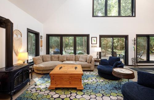 Traverse City House | Isla Fern - Modern Cabin Retreat at Sleeping Bear Dunes