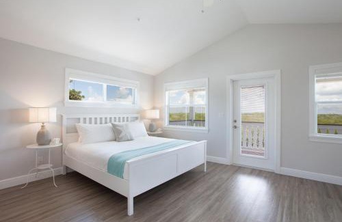 Islamorada House | Isla Mirabelle - Waterfront Boutique Resort, Htd Pool, Dock, Walkable