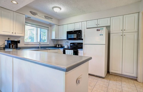 Sanibel Condo | Island Beach Club #220B is a 2/2 vacation rental on Sanibel Island!