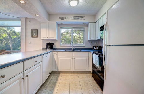 Sanibel Condo | Island Beach Club #220B is a 2/2 vacation rental on Sanibel Island!