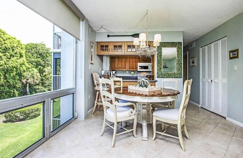 Sanibel Condo | Island Beach Club 320C is a stunning 2brm 2 bathrm, Sanibel Beach View condo!