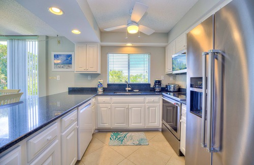 Sanibel Condo | Island Beach Club #330B is a 2/2 vacation rental on Sanibel Island!