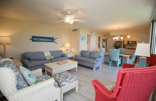 Sanibel Condo | Island Beach Club #330E is a 2/2 vacation rental on Sanibel Island!