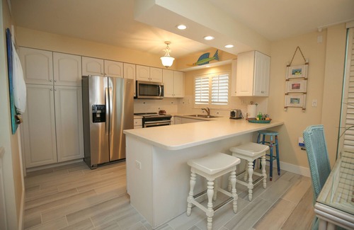 Sanibel Condo | Island Beach Club #330E is a 2/2 vacation rental on Sanibel Island!
