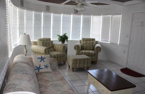 Venice Hotel | Island Breeze Inn - Venice
