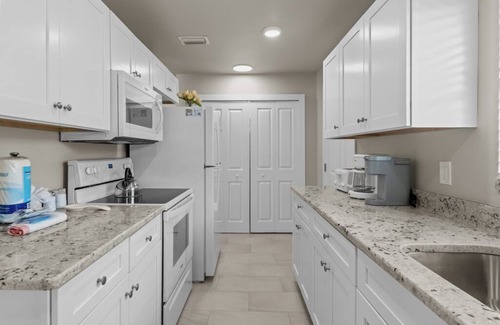 Sanibel Cottage | Island Charm Meets Modern Comfort — Walk to Sanibel’s Beautiful Beaches!