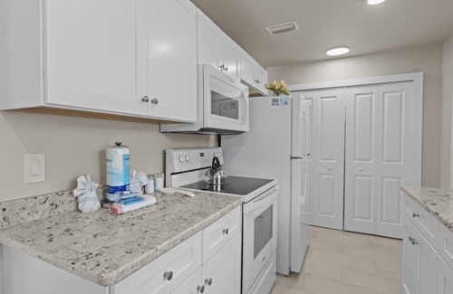 Sanibel Cottage | Island Charm Meets Modern Comfort — Walk to Sanibel’s Beautiful Beaches!