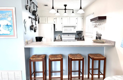 Navarre Beach House | “Island Cottage” New Listing! Cozy Beach Cottage, Bikes, Kayak, Paddleboard