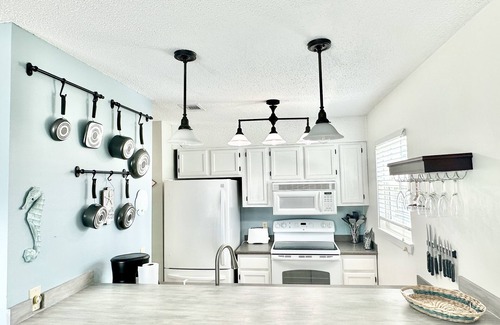 Navarre Beach House | “Island Cottage” New Listing! Cozy Beach Cottage, Bikes, Kayak, Paddleboard