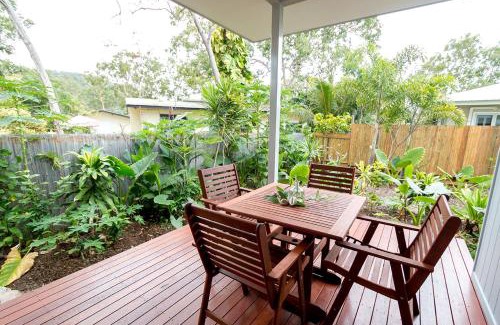 Nelly Bay House | Island Cottages