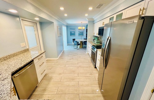 Biggar House | Island Escape - Beautiful New Remodeled Home with Pool