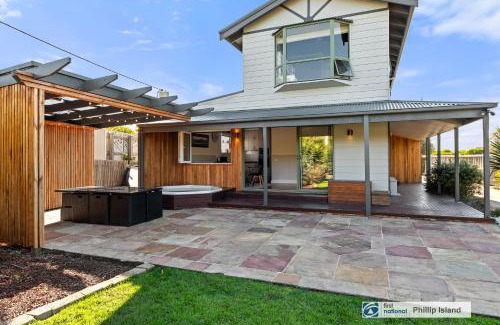 Surf Beach House | Island Escape with 12m Indoor Pool