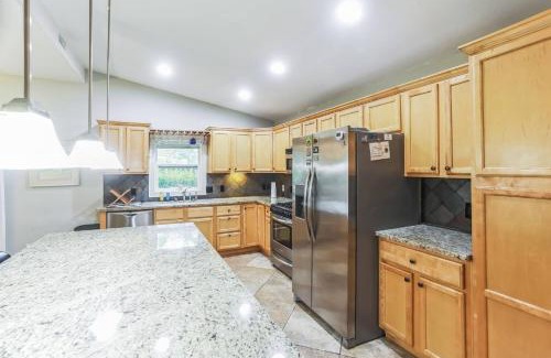 Saint Simons Heights House | Island Getaway | Fire Pit Patio | 5 mins to Beach
