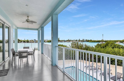Marathon House | Island getaway with panoramic view, pool, spa, beach and rooftop access!