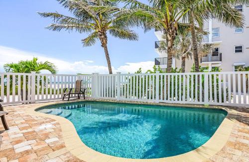 Fort Myers Beach House | -Island Girl- Immaculate Gulf Front Duplex home