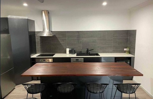 Brisbane House | ISLAND HAVEN WOOD - COZY COTTAGE IN AMONGST THE GUMS TREES