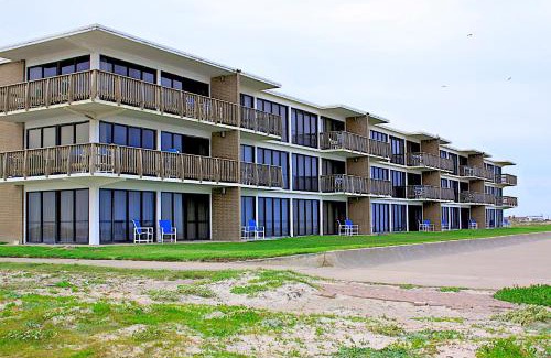 Corpus Christi Hotel | Island House BeachFront Condo Hotel