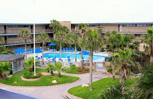 Corpus Christi Hotel | Island House BeachFront Condo Hotel