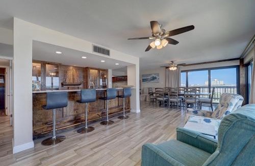 Corpus Christi Hotel | Island House BeachFront Condo Hotel