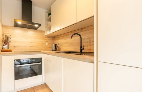 Oude-Tonge House | Island house with terrace nearby the water. The adjacent house Slaak 65 has the same layout, can be