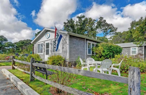 Oak Bluffs Condo | Island Inn - One Bedroom Suite - 8C - Dog-friendly - Oak Bluffs, MA
