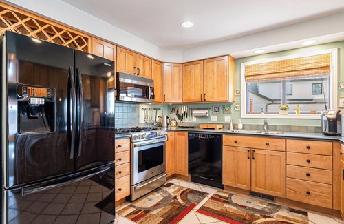 Canadian Lakes Cottage | Island Lakehouse & Golf Retreat – in the Heart of Michigan. Sleeps 10.