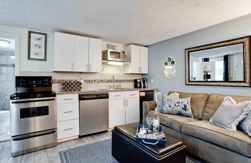 Englewood Cottage | Island Life! King Bed Studio-Steps to beach