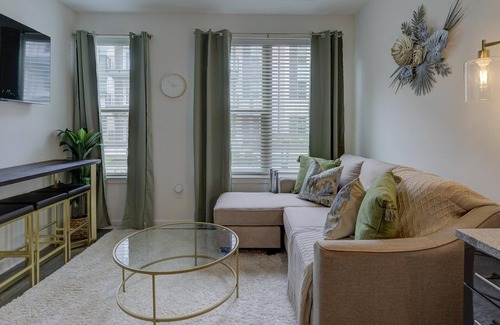 Memphis Apartment | Island Retreat|Long Stays Welcome|Travel RN Haven