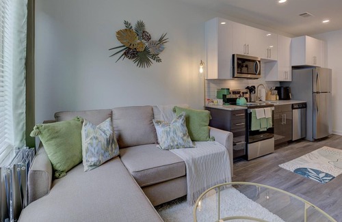 Memphis Apartment | Island Retreat|Long Stays Welcome|Travel RN Haven