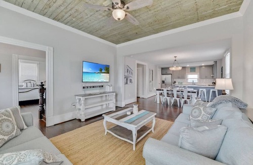 San Jacinto House | Island Time Poolside | Walk to Beach | Pier