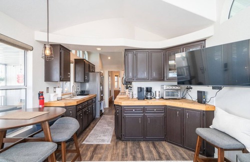 Lake Havasu City Cottage | Island Time Tiny Home for6